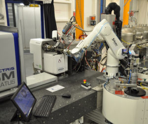 Robot arm fixing sample crystal for X-ray crystallography